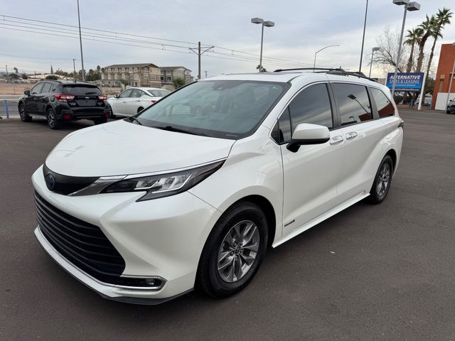 2021 Toyota Sienna XLE 8-Passenger
