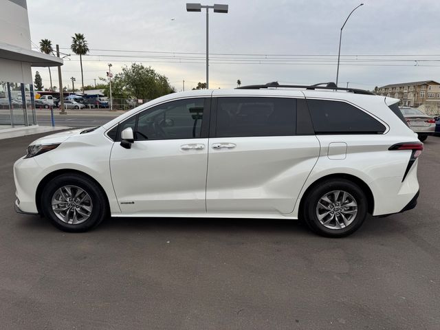 2021 Toyota Sienna XLE 8-Passenger