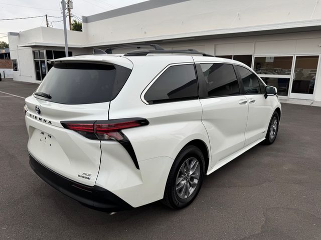 2021 Toyota Sienna XLE 8-Passenger