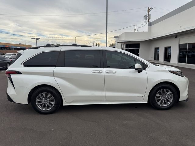 2021 Toyota Sienna XLE 8-Passenger
