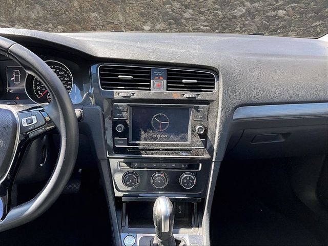 2021 Volkswagen Golf TSI