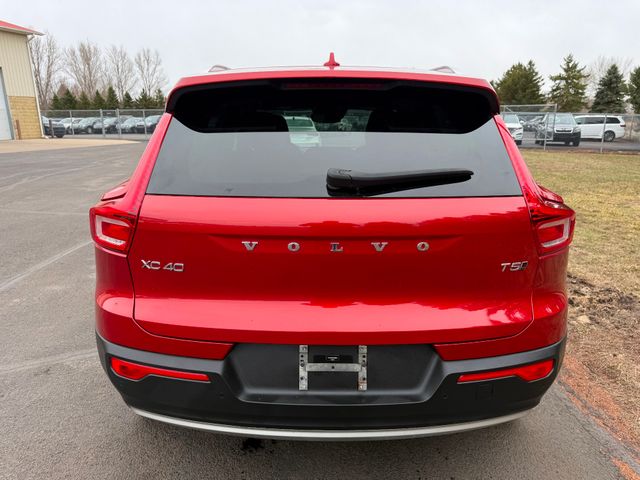 2021 Volvo XC40 T5 Momentum