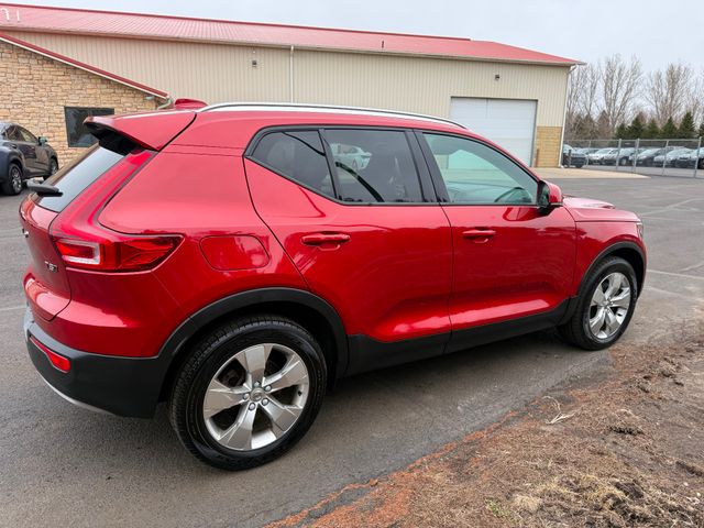 2021 Volvo XC40 T5 Momentum