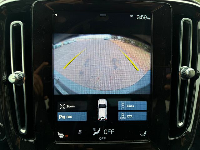 2021 Volvo XC40 T5 Momentum