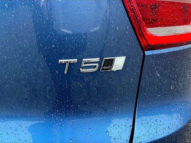 2021 Volvo XC40 T5 R-Design