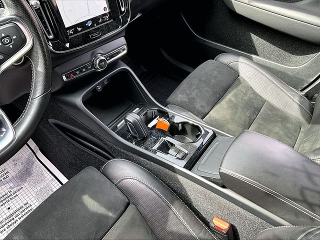 2021 Volvo XC40 T5 R-Design