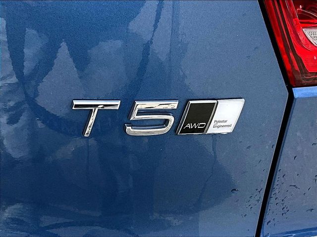 2021 Volvo XC40 T5 R-Design