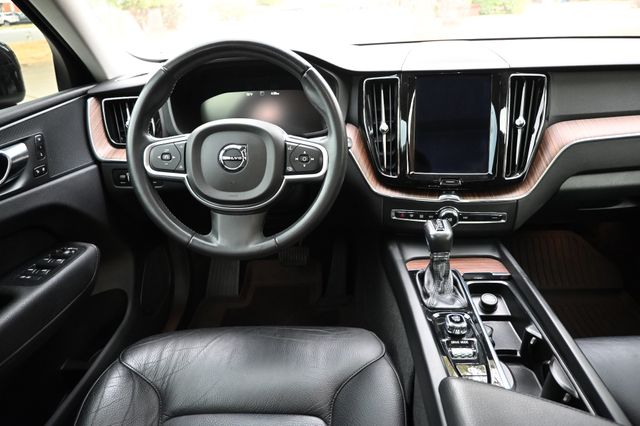 2021 Volvo XC60 T5 Momentum