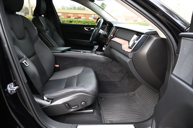 2021 Volvo XC60 T5 Momentum