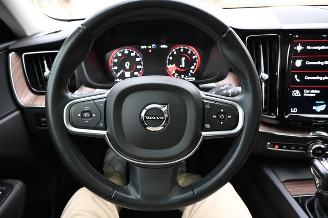 2021 Volvo XC60 T5 Momentum