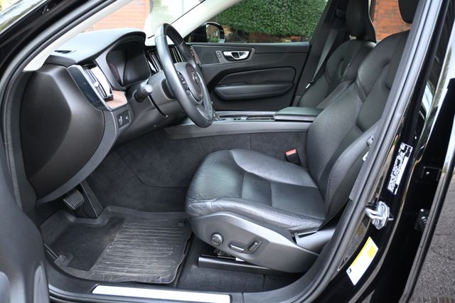 2021 Volvo XC60 T5 Momentum