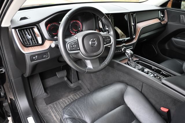 2021 Volvo XC60 T5 Momentum