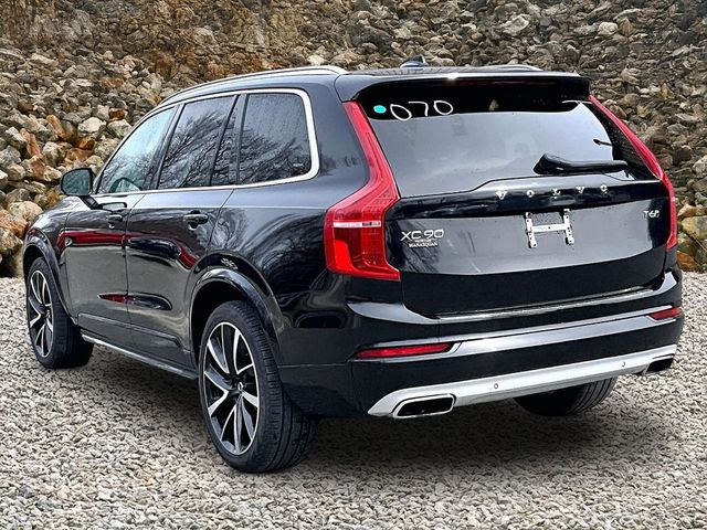 2021 Volvo XC90 T6 Momentum 7-Passenger