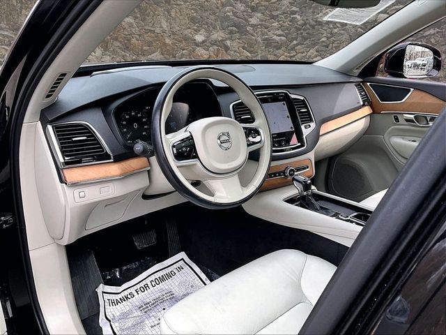 2021 Volvo XC90 T6 Momentum 7-Passenger