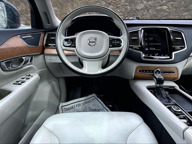 2021 Volvo XC90 T6 Momentum 7-Passenger