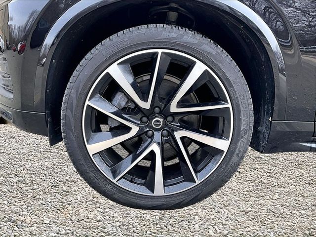 2021 Volvo XC90 T6 Momentum 7-Passenger