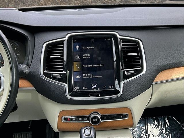 2021 Volvo XC90 T6 Momentum 7-Passenger