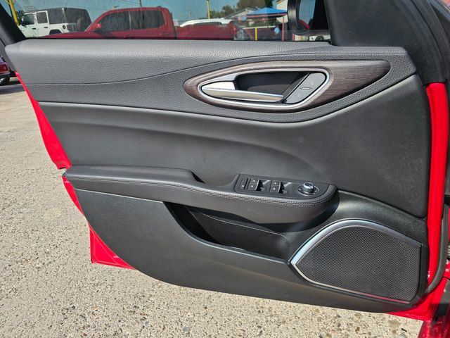 2022 Alfa Romeo Giulia Ti | Brownsville TX | English Motors 2022 Alfa Romeo Giulia Ti | Brownsville TX | English Motors