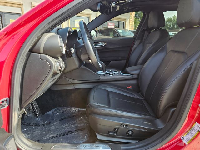 2022 Alfa Romeo Giulia Ti | Brownsville TX | English Motors 2022 Alfa Romeo Giulia Ti | Brownsville TX | English Motors