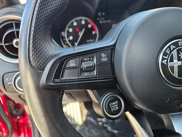 2022 Alfa Romeo Giulia Ti | Brownsville TX | English Motors 2022 Alfa Romeo Giulia Ti | Brownsville TX | English Motors