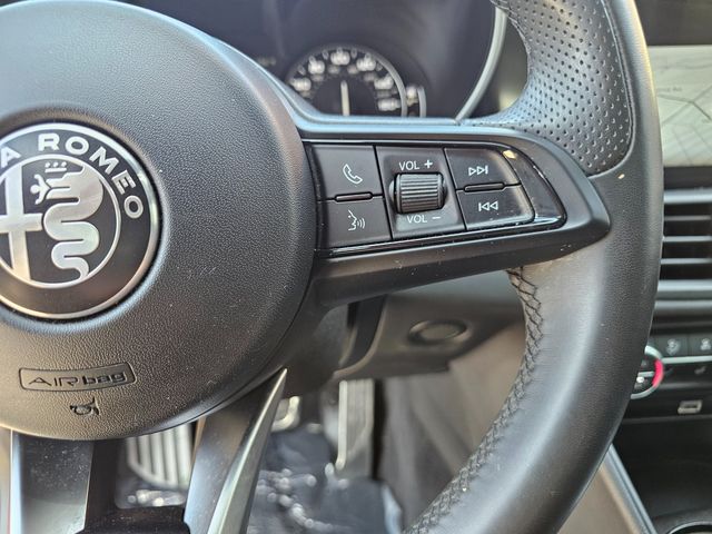 2022 Alfa Romeo Giulia Ti | Brownsville TX | English Motors 2022 Alfa Romeo Giulia Ti | Brownsville TX | English Motors