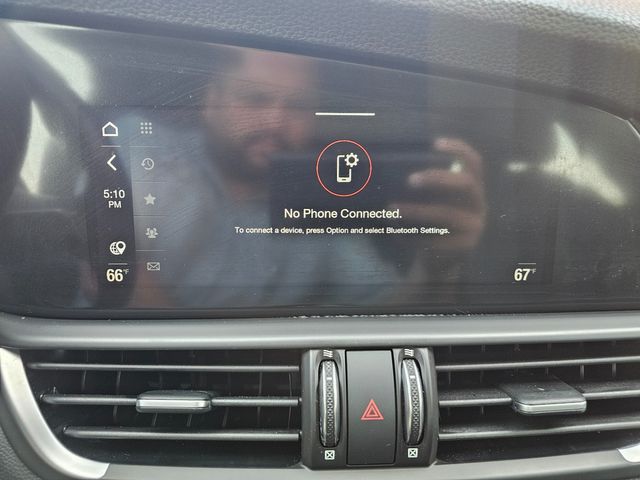 2022 Alfa Romeo Giulia Ti | Brownsville TX | English Motors 2022 Alfa Romeo Giulia Ti | Brownsville TX | English Motors