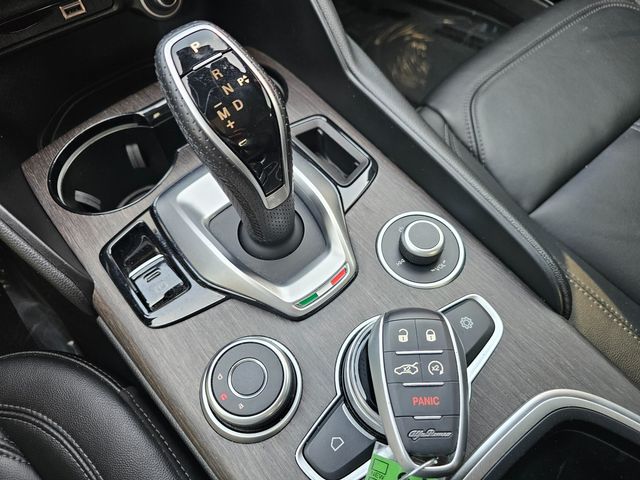 2022 Alfa Romeo Giulia Ti | Brownsville TX | English Motors 2022 Alfa Romeo Giulia Ti | Brownsville TX | English Motors