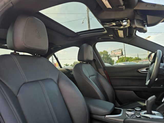 2022 Alfa Romeo Giulia Ti | Brownsville TX | English Motors 2022 Alfa Romeo Giulia Ti | Brownsville TX | English Motors