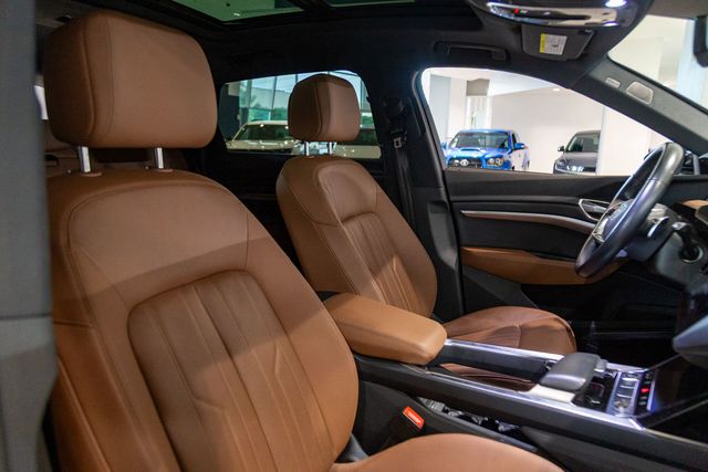 2022 Audi e-tron quattro Premium Plus