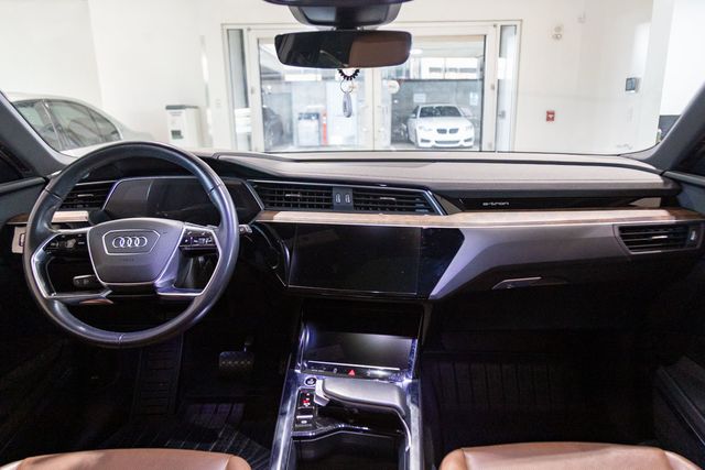 2022 Audi e-tron quattro Premium Plus