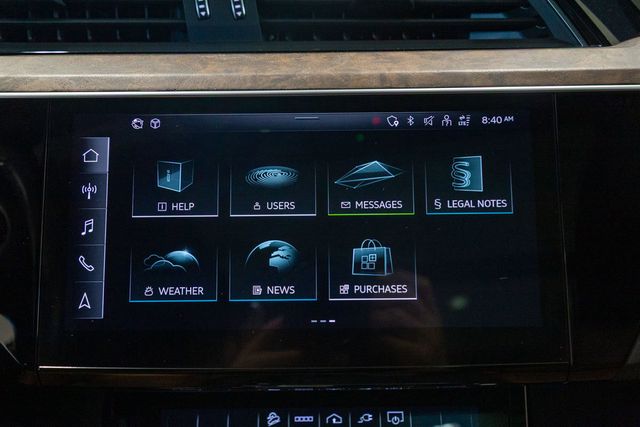 2022 Audi e-tron quattro Premium Plus