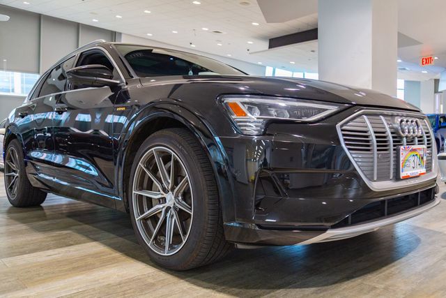 2022 Audi e-tron quattro Premium Plus