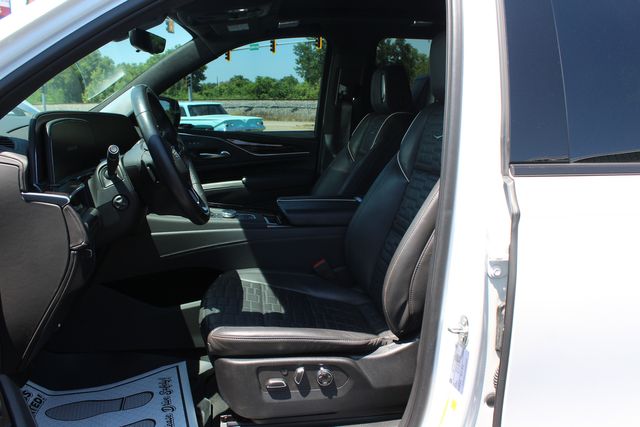 2022 Cadillac Escalade ESV Sport Platinum Onyx Edition | Granite City, Illinois | MasterCars Company Inc. 2022 Cadillac Escalade ESV Sport Platinum Onyx Edition | Granite City, Illinois | MasterCars Company Inc.