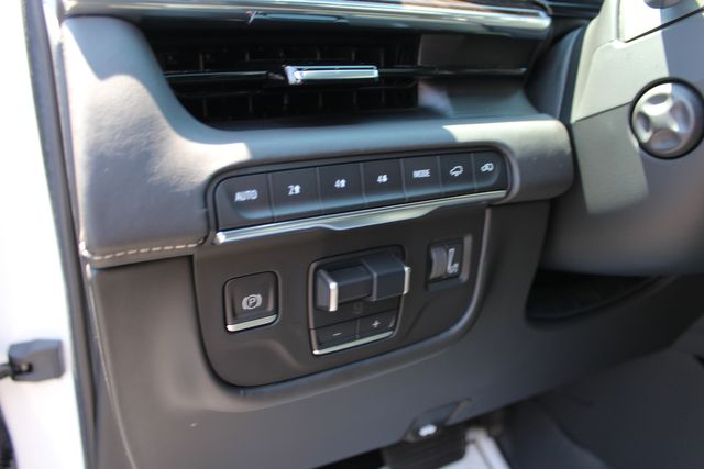 2022 Cadillac Escalade ESV Sport Platinum Onyx Edition | Granite City, Illinois | MasterCars Company Inc. 2022 Cadillac Escalade ESV Sport Platinum Onyx Edition | Granite City, Illinois | MasterCars Company Inc.