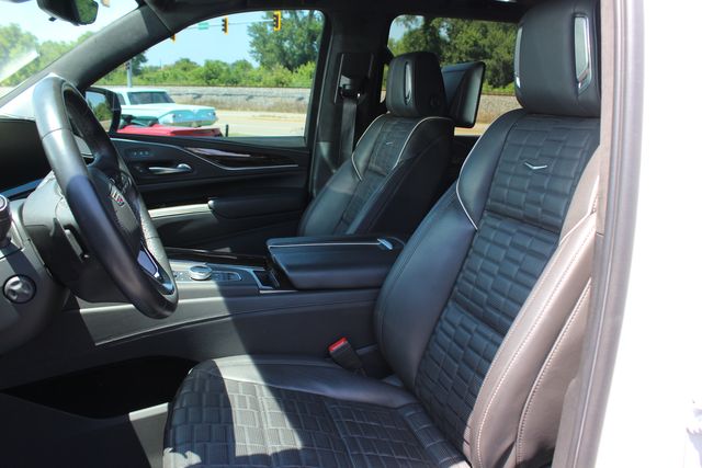 2022 Cadillac Escalade ESV Sport Platinum Onyx Edition | Granite City, Illinois | MasterCars Company Inc. 2022 Cadillac Escalade ESV Sport Platinum Onyx Edition | Granite City, Illinois | MasterCars Company Inc.