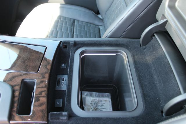 2022 Cadillac Escalade ESV Sport Platinum Onyx Edition | Granite City, Illinois | MasterCars Company Inc. 2022 Cadillac Escalade ESV Sport Platinum Onyx Edition | Granite City, Illinois | MasterCars Company Inc.