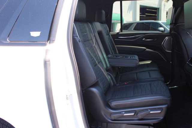 2022 Cadillac Escalade ESV Sport Platinum Onyx Edition | Granite City, Illinois | MasterCars Company Inc. 2022 Cadillac Escalade ESV Sport Platinum Onyx Edition | Granite City, Illinois | MasterCars Company Inc.