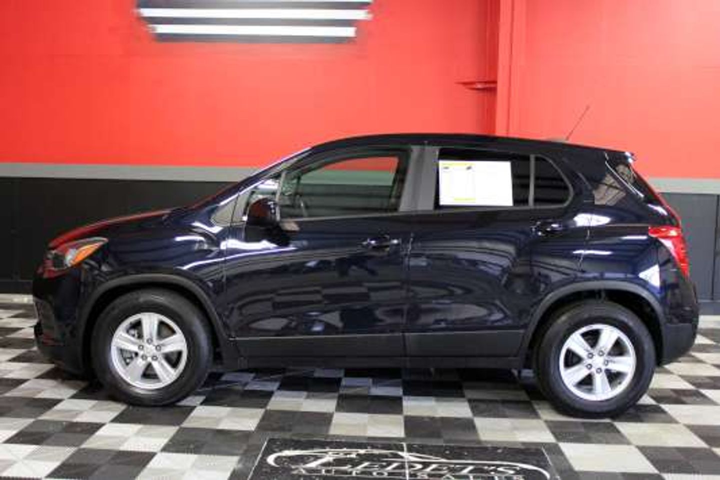 2022 Chevrolet Trax LS - 8