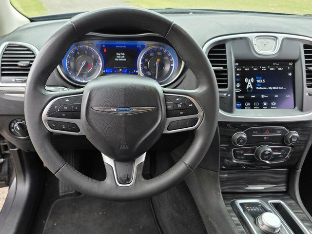 2022 Chrysler 300 Touring 2022 Chrysler 300 Touring