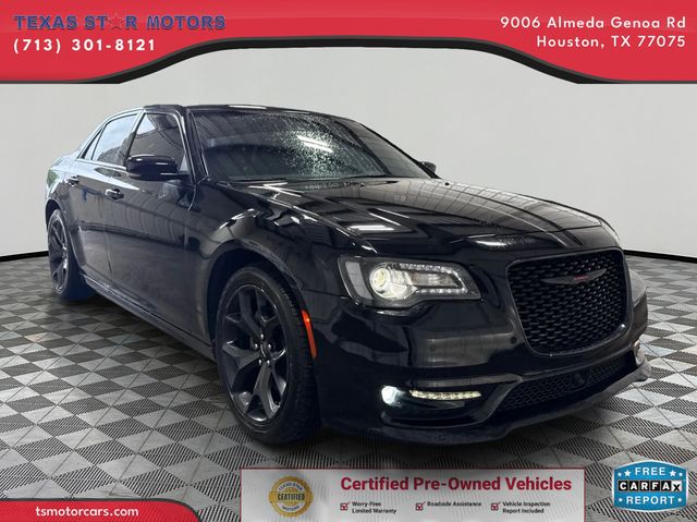2022 Chrysler 300 S's photo