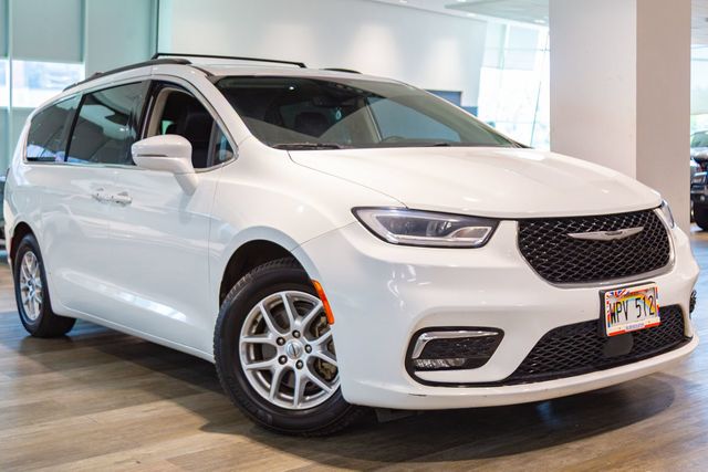 2022 Chrysler Pacifica 3rd row at Autosource, photo 1