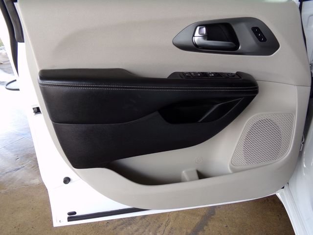 2022 Chrysler Pacifica Touring L | Gonzales, TX | West Motors 2022 Chrysler Pacifica Touring L | Gonzales, TX | West Motors