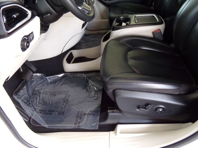 2022 Chrysler Pacifica Touring L | Gonzales, TX | West Motors 2022 Chrysler Pacifica Touring L | Gonzales, TX | West Motors