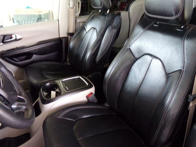 2022 Chrysler Pacifica Touring L | Gonzales, TX | West Motors 2022 Chrysler Pacifica Touring L | Gonzales, TX | West Motors