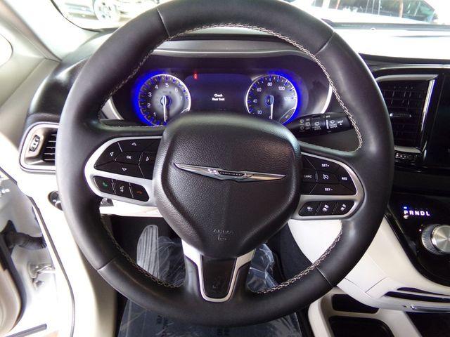 2022 Chrysler Pacifica Touring L | Gonzales, TX | West Motors 2022 Chrysler Pacifica Touring L | Gonzales, TX | West Motors