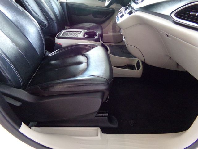 2022 Chrysler Pacifica Touring L | Gonzales, TX | West Motors 2022 Chrysler Pacifica Touring L | Gonzales, TX | West Motors