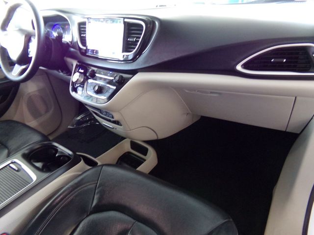 2022 Chrysler Pacifica Touring L | Gonzales, TX | West Motors 2022 Chrysler Pacifica Touring L | Gonzales, TX | West Motors