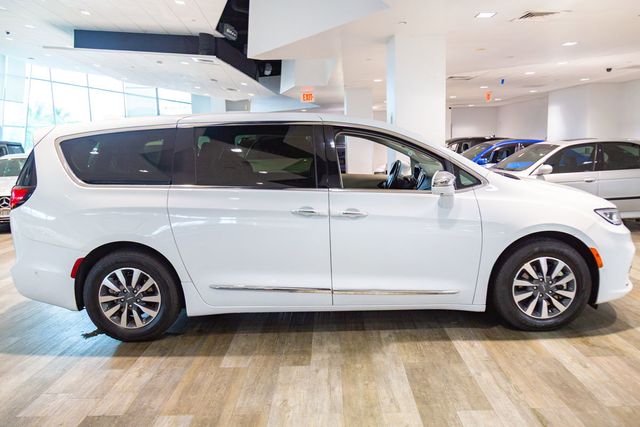 2022 Chrysler Pacifica Hybrid Limited