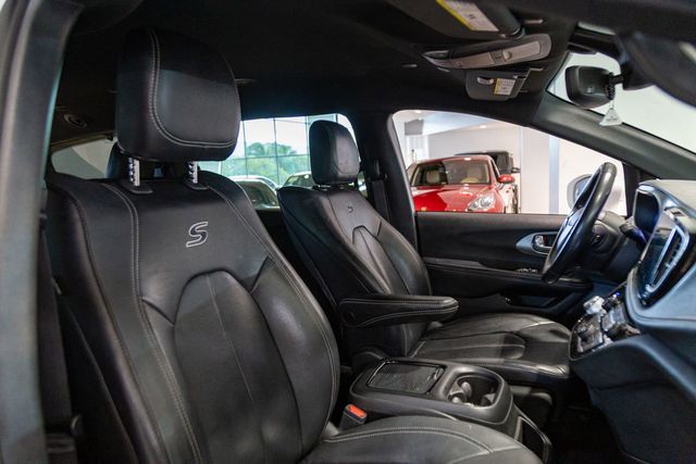2022 Chrysler Pacifica Hybrid Touring L 3rd row