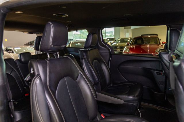 2022 Chrysler Pacifica Hybrid Touring L 3rd row